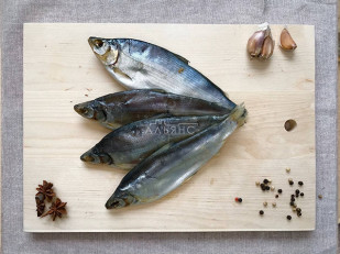 Арахис со вкусом семги с сыром: Пелядь вяленая