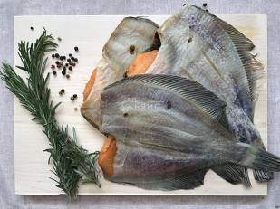 Главная: Камбала камчатская вяленая с икрой