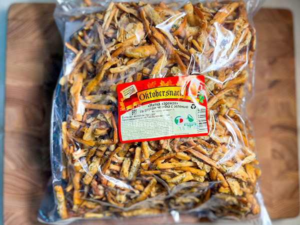 Нитка ЖАРЕНАЯ "Чеснок с зеленью" Oktobersnack 1 кг (сырный продукт) в Дубне